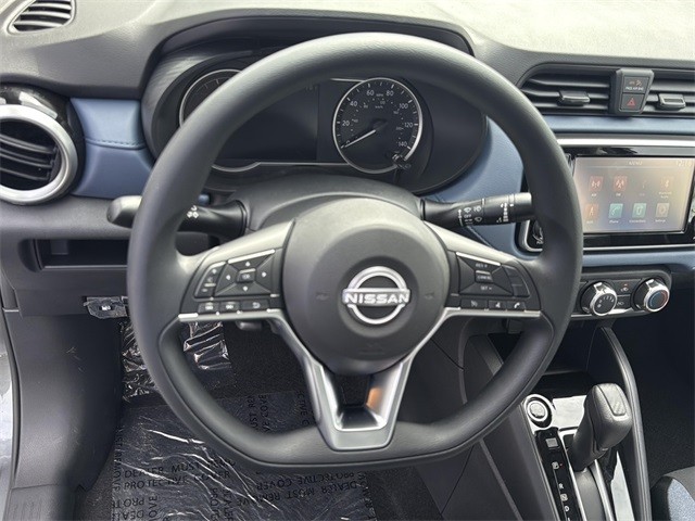 Nissan Versa Vehicle Full-screen Gallery Image 24