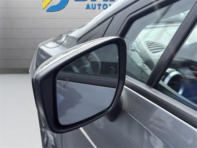 Nissan Versa Vehicle Full-screen Gallery Image 25