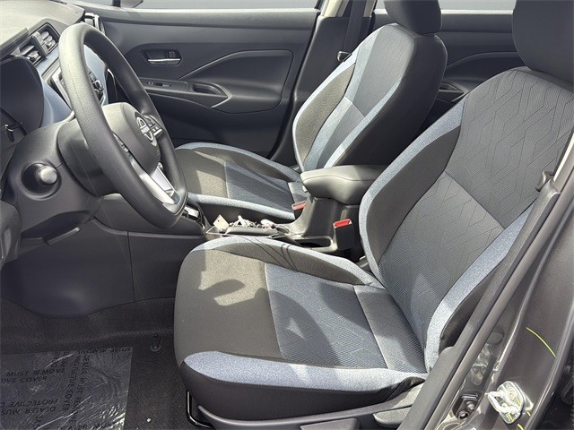 Nissan Versa Vehicle Full-screen Gallery Image 26