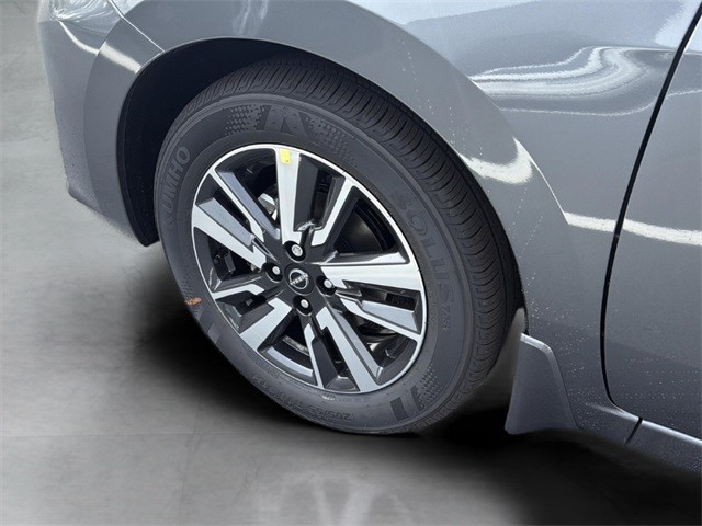 Nissan Versa Vehicle Full-screen Gallery Image 27