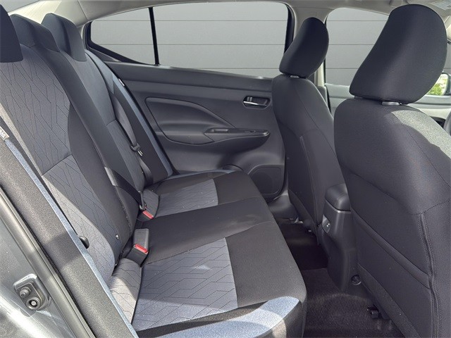 Nissan Versa Vehicle Full-screen Gallery Image 29