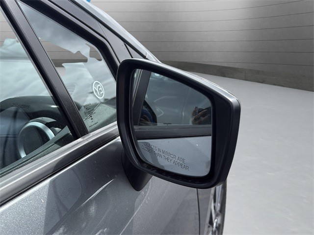 Nissan Versa Vehicle Full-screen Gallery Image 31