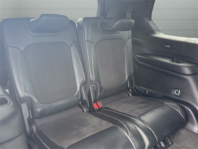 Jeep Grand Cherokee L Vehicle Full-screen Gallery Image 12