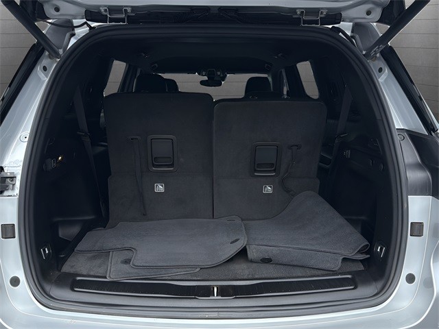 Jeep Grand Cherokee L Vehicle Full-screen Gallery Image 13