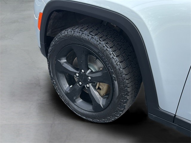 Jeep Grand Cherokee L Vehicle Full-screen Gallery Image 14