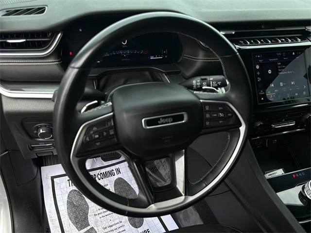 Jeep Grand Cherokee L Vehicle Full-screen Gallery Image 18