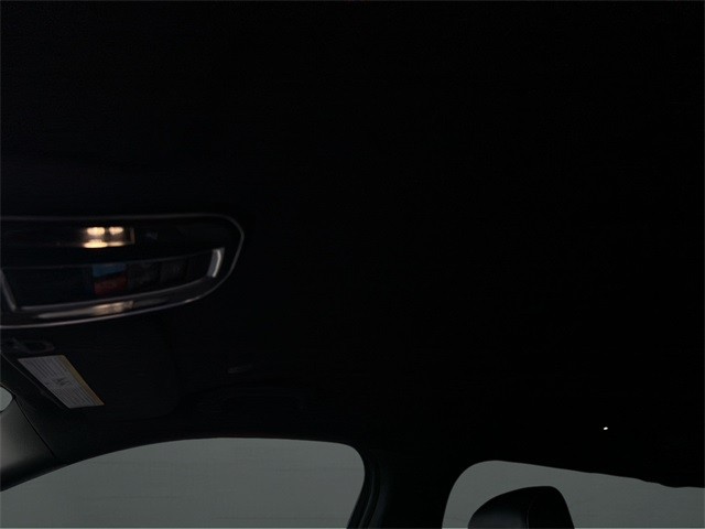 Jeep Grand Cherokee L Vehicle Full-screen Gallery Image 19