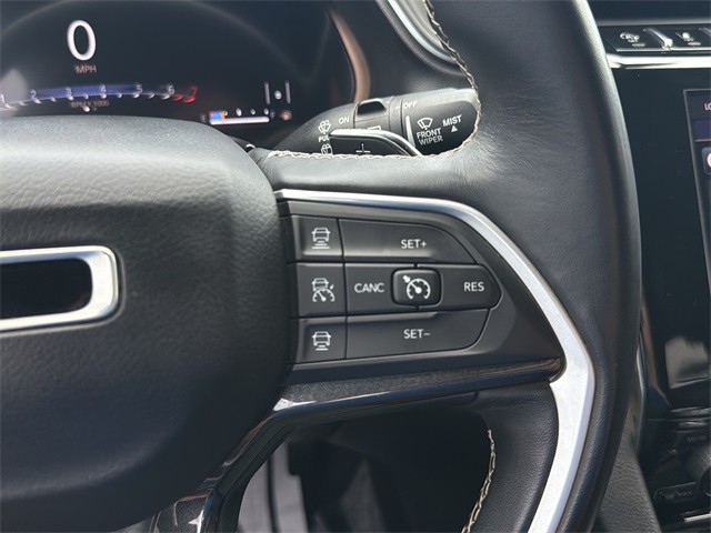 Jeep Grand Cherokee L Vehicle Full-screen Gallery Image 22