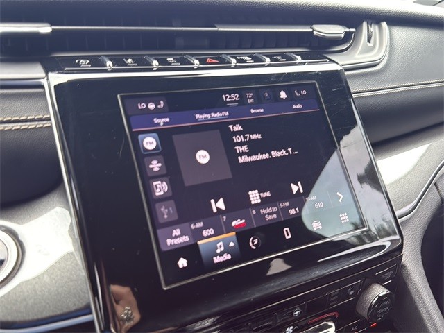 Jeep Grand Cherokee L Vehicle Full-screen Gallery Image 24