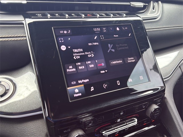 Jeep Grand Cherokee L Vehicle Full-screen Gallery Image 25