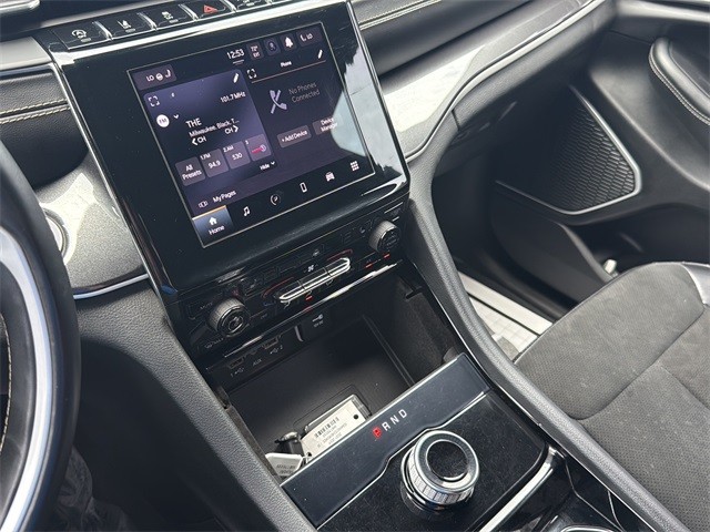 Jeep Grand Cherokee L Vehicle Full-screen Gallery Image 27