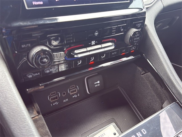 Jeep Grand Cherokee L Vehicle Full-screen Gallery Image 30