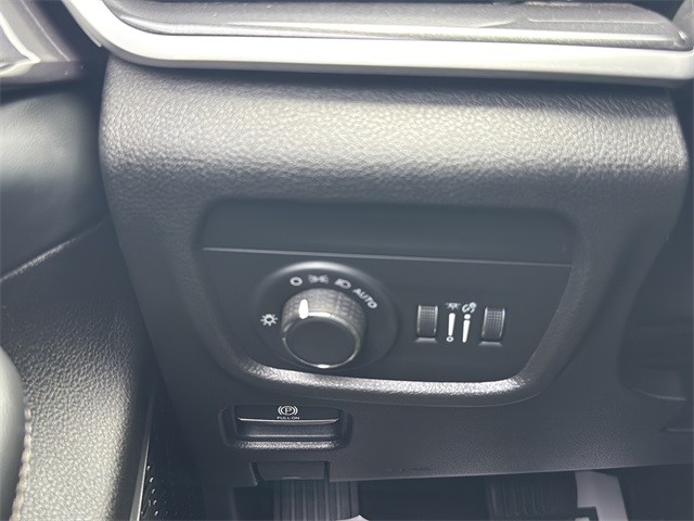 Jeep Grand Cherokee L Vehicle Full-screen Gallery Image 31