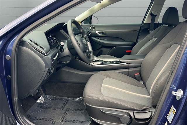 Hyundai Sonata Vehicle Full-screen Gallery Image 9