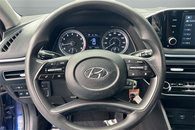 Hyundai Sonata Vehicle Full-screen Gallery Image 11