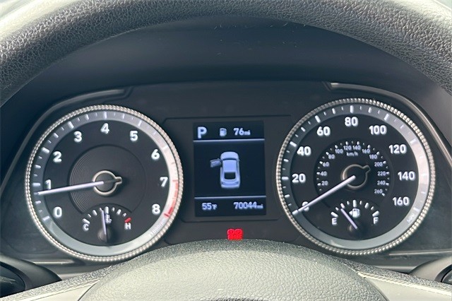 Hyundai Sonata Vehicle Full-screen Gallery Image 14