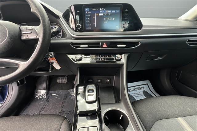 Hyundai Sonata Vehicle Full-screen Gallery Image 15