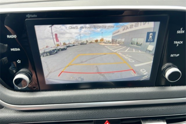 Hyundai Sonata Vehicle Full-screen Gallery Image 17