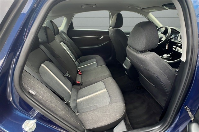 Hyundai Sonata Vehicle Full-screen Gallery Image 21