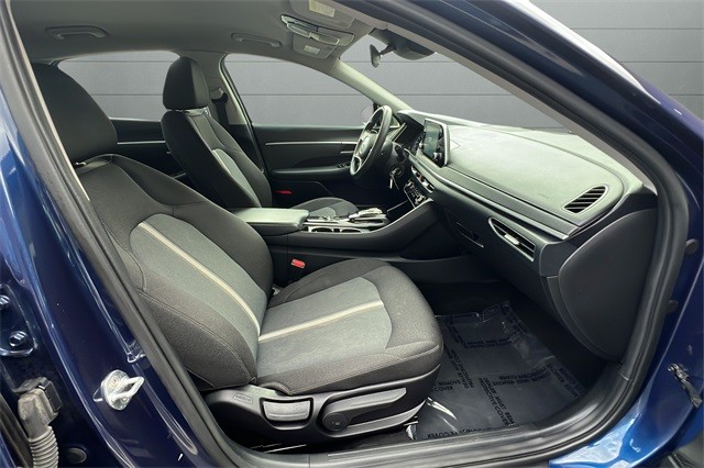 Hyundai Sonata Vehicle Full-screen Gallery Image 23