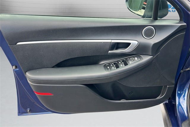 Hyundai Sonata Vehicle Full-screen Gallery Image 26