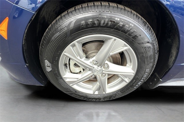 Hyundai Sonata Vehicle Full-screen Gallery Image 29