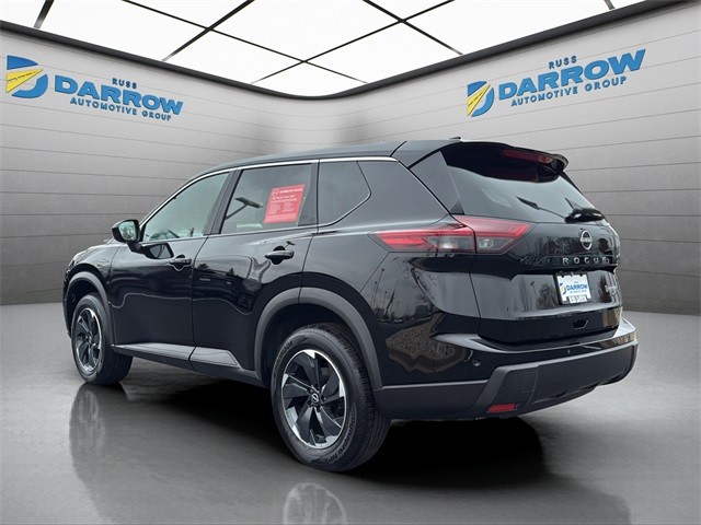 Nissan Rogue Vehicle Full-screen Gallery Image 3