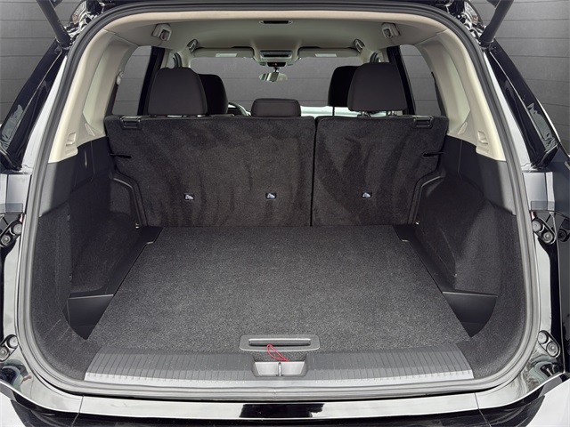 Nissan Rogue Vehicle Full-screen Gallery Image 13