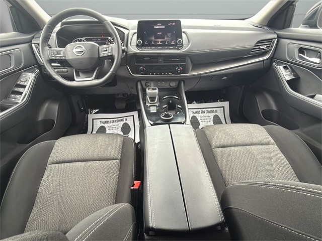 Nissan Rogue Vehicle Full-screen Gallery Image 17