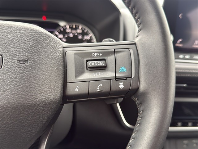 Nissan Rogue Vehicle Full-screen Gallery Image 20