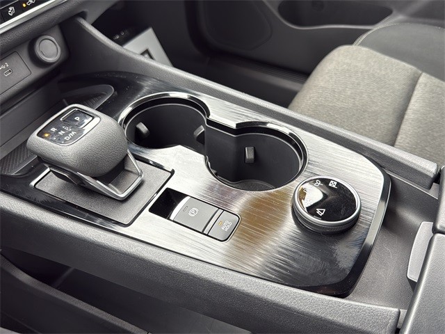 Nissan Rogue Vehicle Full-screen Gallery Image 25