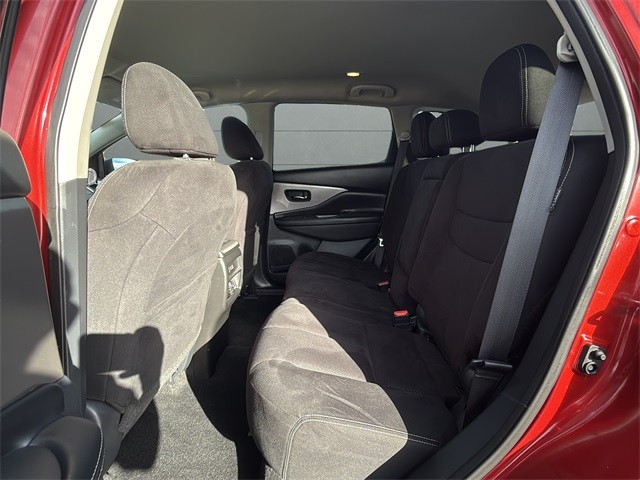 Nissan Murano Vehicle Full-screen Gallery Image 16