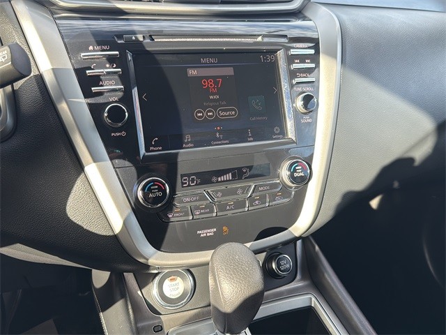 Nissan Murano Vehicle Full-screen Gallery Image 21