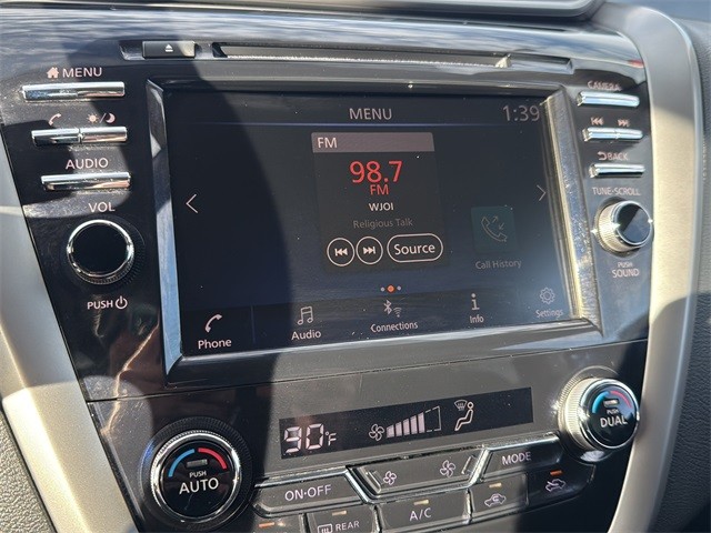 Nissan Murano Vehicle Full-screen Gallery Image 22