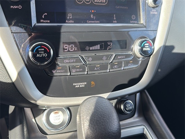 Nissan Murano Vehicle Full-screen Gallery Image 23