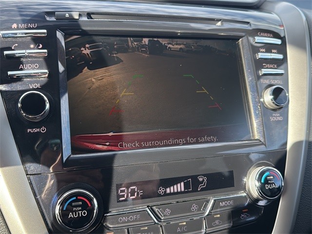 Nissan Murano Vehicle Full-screen Gallery Image 24