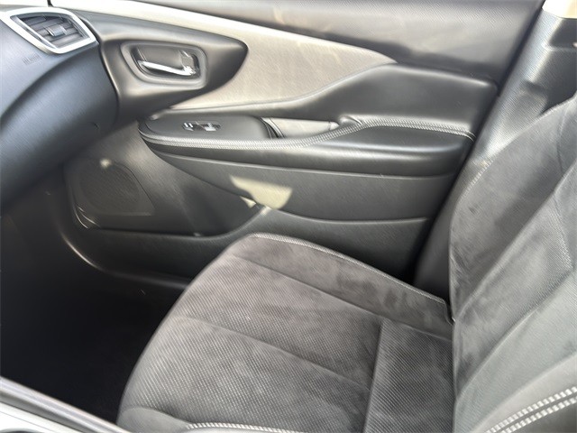 Nissan Murano Vehicle Full-screen Gallery Image 26