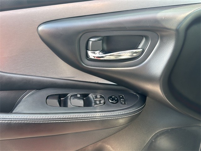 Nissan Murano Vehicle Full-screen Gallery Image 28