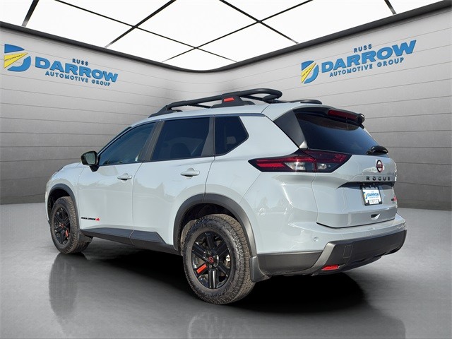 Nissan Rogue Vehicle Full-screen Gallery Image 3