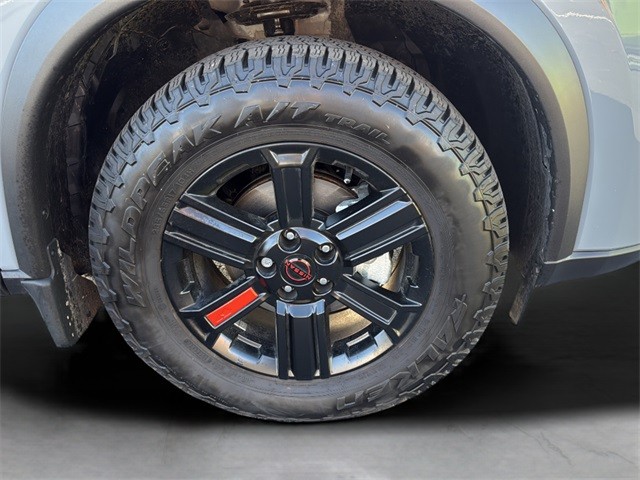 Nissan Rogue Vehicle Full-screen Gallery Image 9