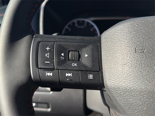 Nissan Rogue Vehicle Full-screen Gallery Image 19