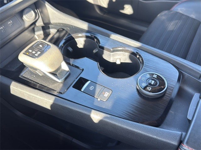 Nissan Rogue Vehicle Full-screen Gallery Image 25