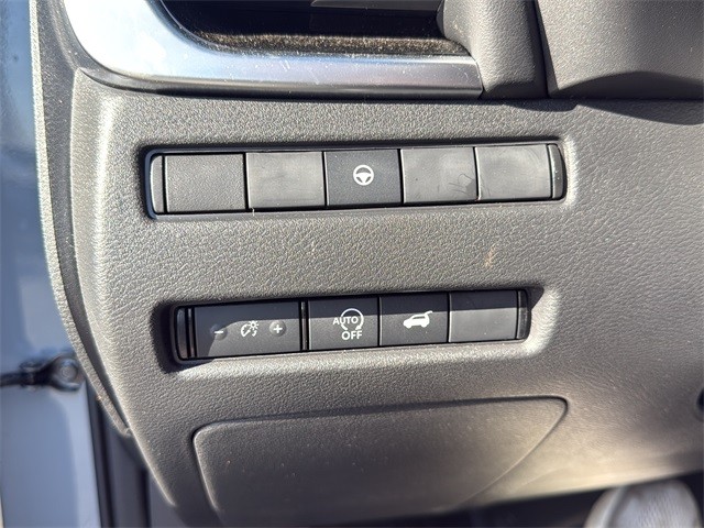 Nissan Rogue Vehicle Full-screen Gallery Image 28