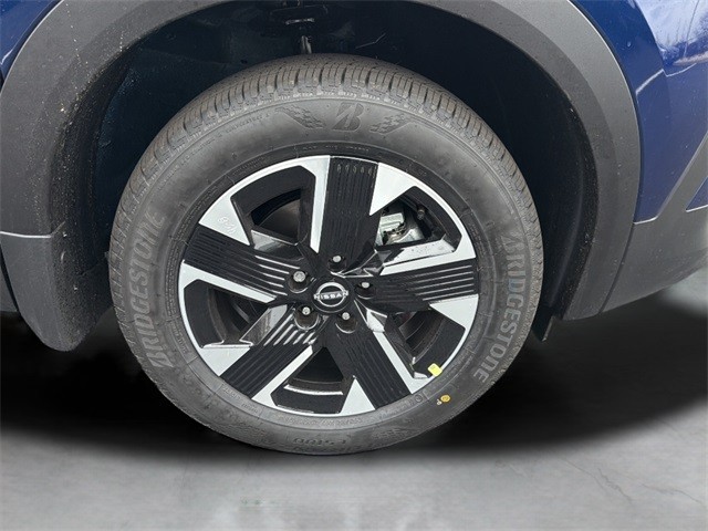 Nissan Kicks Vehicle Full-screen Gallery Image 9