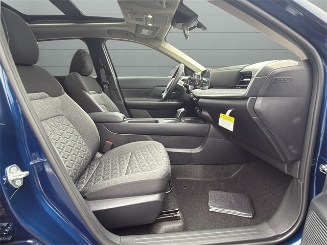 Nissan Kicks Vehicle Full-screen Gallery Image 11