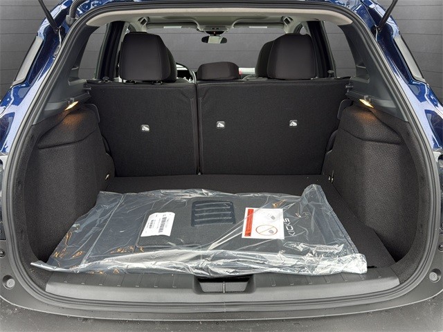 Nissan Kicks Vehicle Full-screen Gallery Image 13