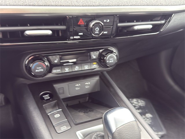 Nissan Kicks Vehicle Full-screen Gallery Image 24