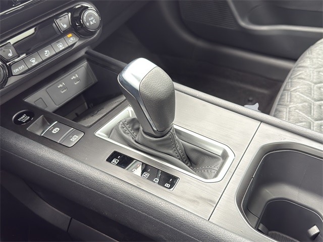 Nissan Kicks Vehicle Full-screen Gallery Image 25