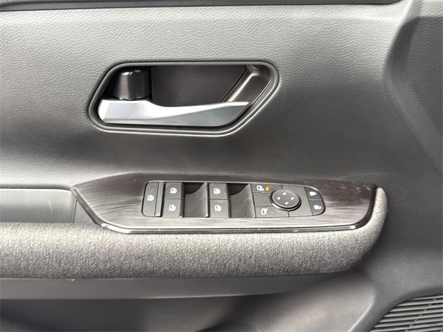 Nissan Kicks Vehicle Full-screen Gallery Image 27