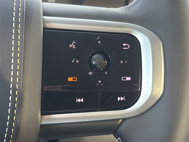 Nissan Armada Vehicle Full-screen Gallery Image 17